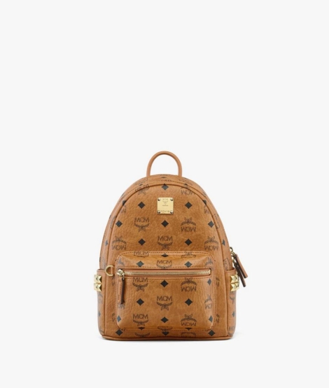 กระเป๋าเป้สะพายหลัง Stark ลาย Visetos แต่งหมุดด้านข้าง cognac